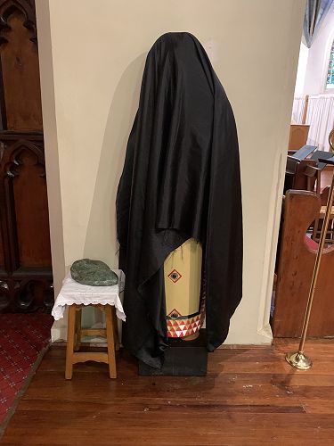 The veiled Hākui Meri Tapu o Ōwheo before the service.