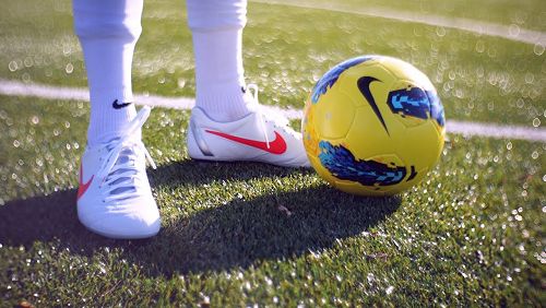 HOW TO SHOOT WITH YOUR WEAK FOOT | TUTORIAL | freekickerz