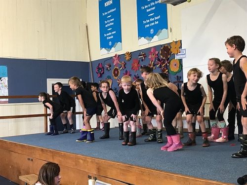 Room 7 singing the Gumboot Song at our Christmas Concert.