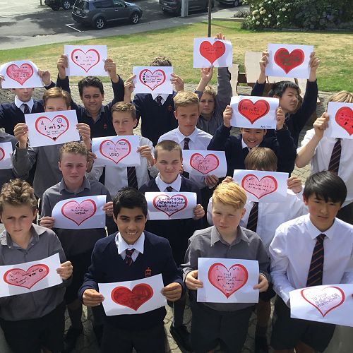 9DSM displaying the messages and wishes they delivered to Al Huda Mosque.