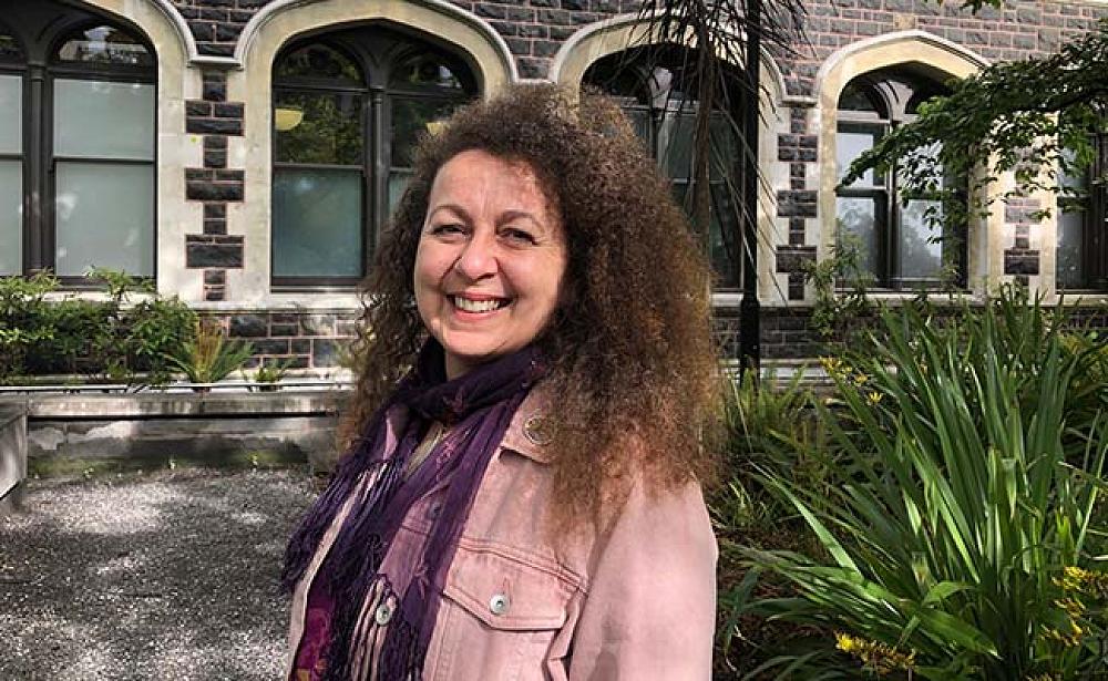 Vanda Symon – juggling human drama, health research and tea trays