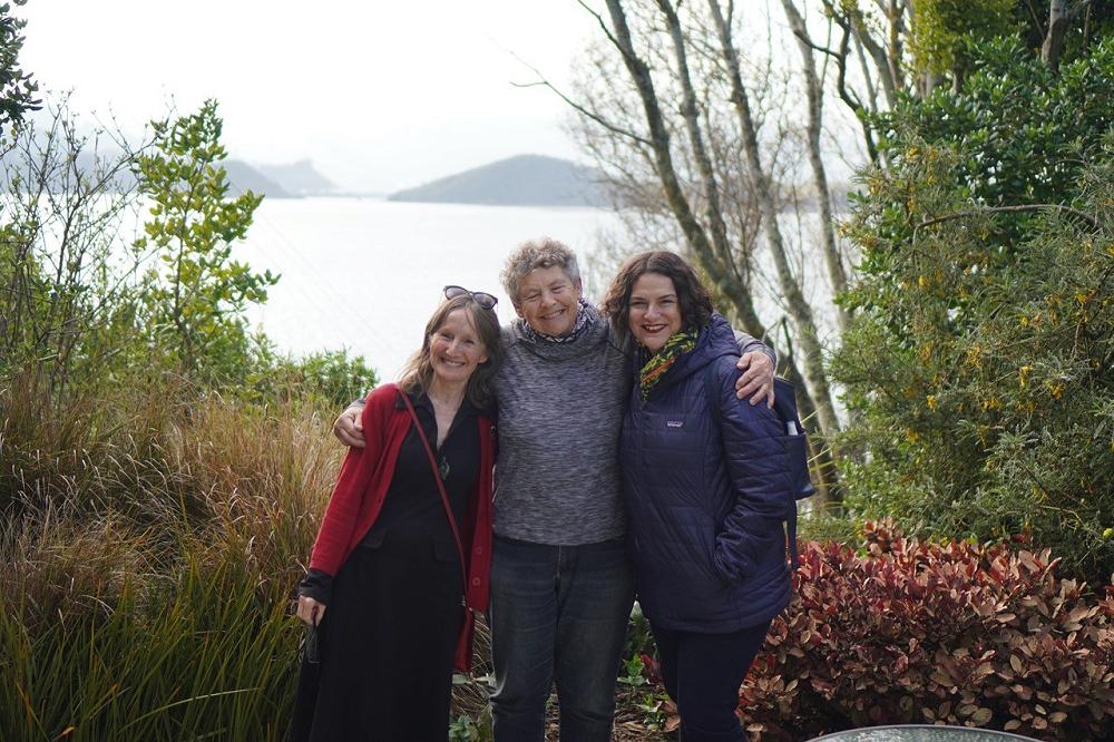 So proud to show our colleague and friend Stesha Brandon from Seattle City of Literature the breathtaking views from Ōtepoti’s beautiful Caselberg Trust House – thank you Trustee Lesley Hirst! 🌿❤