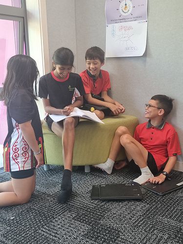 Small group work about animals (Pōhutukawa)