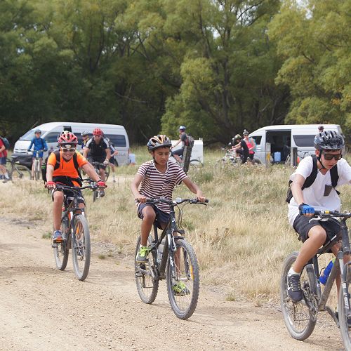 Setting out from lunch in the Ida Valley