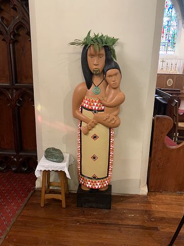 Hākui Meri Tapu o Ōwheo, sculpture by Rongomai Tawhiti Parata Taiapa.