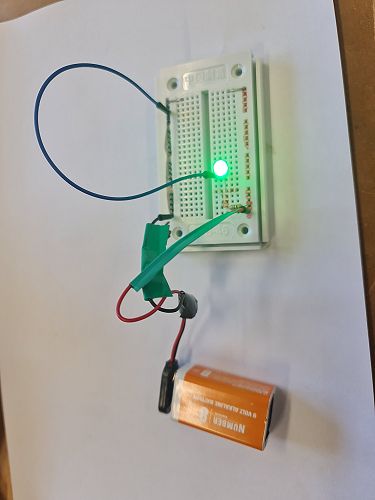 A simple 1 LED complete circuit on a breadboard