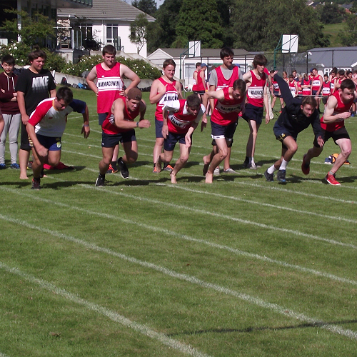 Balmacewen students try out for the 100m sprint