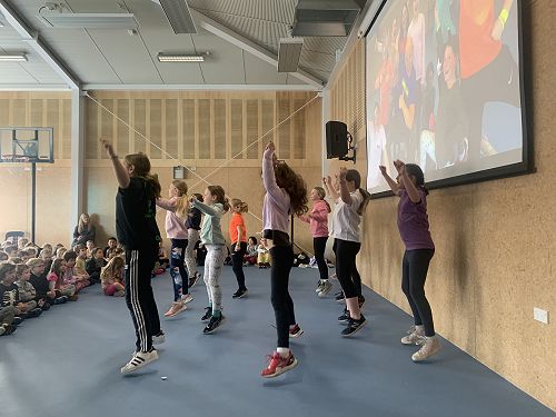 Senior jump jammers present in assembly