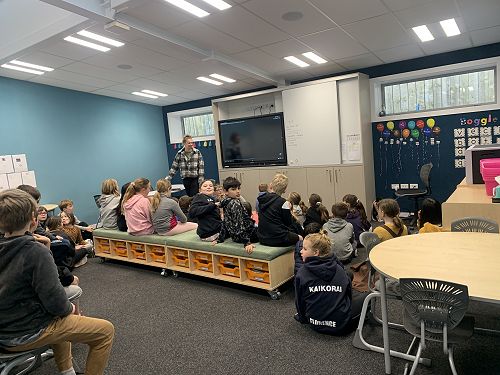 Rūma iwa and Rūma tekau working collaboratively 