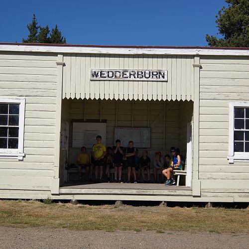 A pause in the shade at Wedderburn.