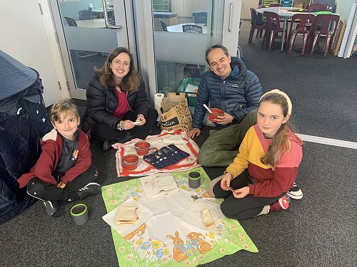 Whānau kai time