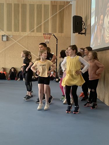 Jump jammers present in assembly