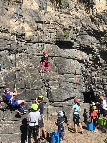 Rock climbing - R9