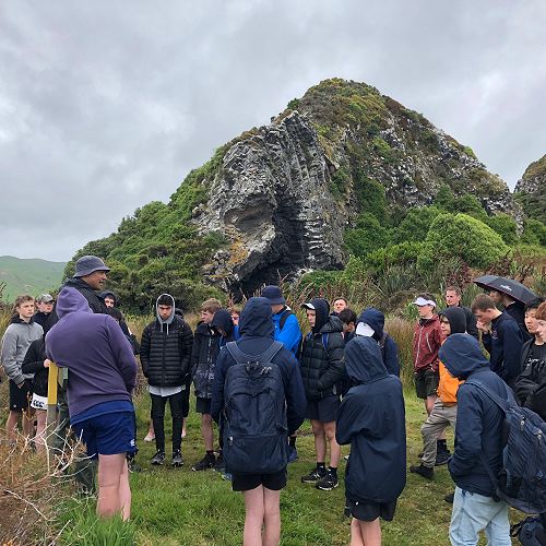 Mr Price speaking about the history of Māori settlement around the pyramids