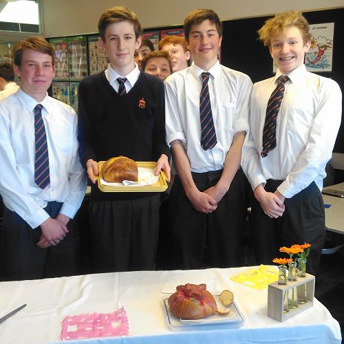 Year 10 Spanish presenting their bread!