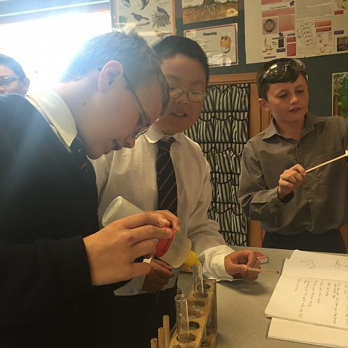 8ADU Science. &nbsp;Ben, Zhi Yuan and Sam explore the Hydrogen pop test.