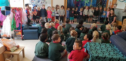 Christmas singing and picnic lunch at Isleworth Kindy