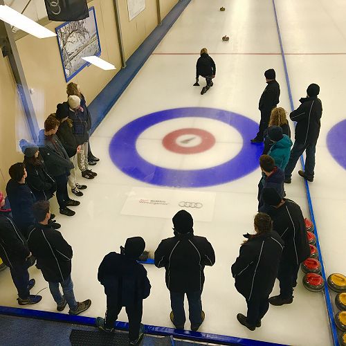 Rockhampton Student Exchange Group at Naseby for a day on the ice.