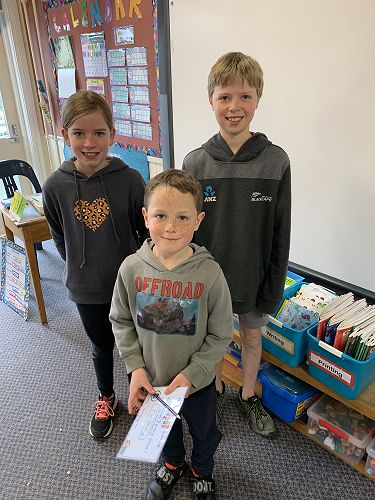 Sophie and Sam present Liam R10, a certificate for being awesome during PAL sessions!