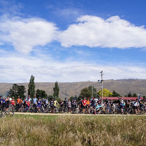 Members of 9JCU and 9RRA at the start of the Rail Trail in Middlemarch