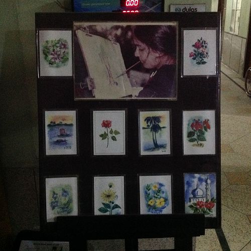 Lovely's cards are still for sale today.