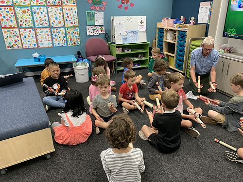Rūma rima love having Mr Reid teach on Thursdays