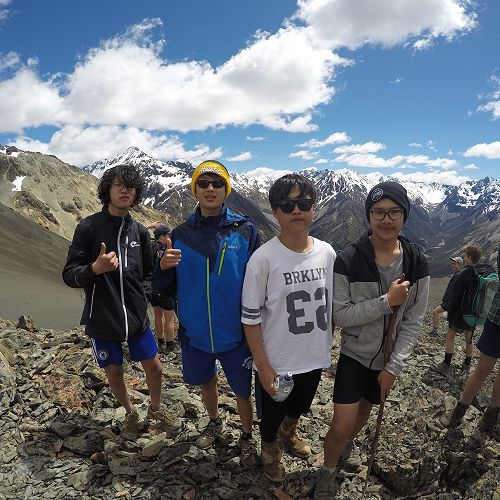 Jed Song, Minsu Kim, Louis Kang and Nick Worathongchai from 10FM enjoy the fine day out.