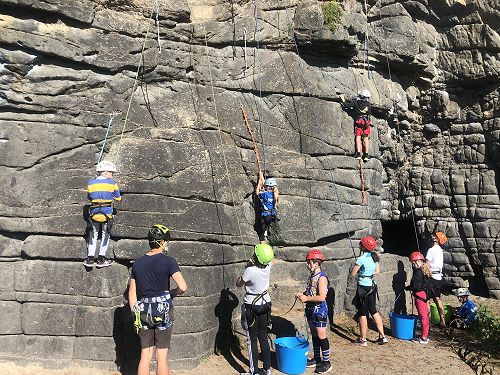 Rock climbing - R9