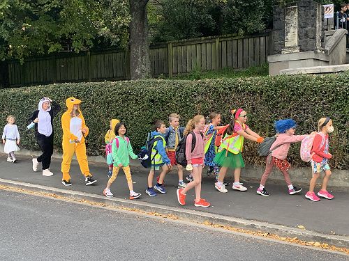 The walking bus arrives on Wacky Wedensday!