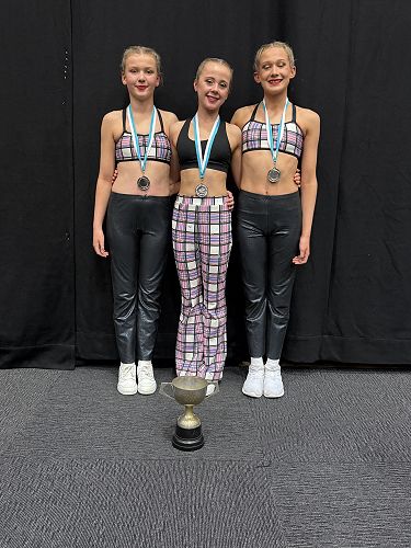 Izzy, Jessica and Ivy