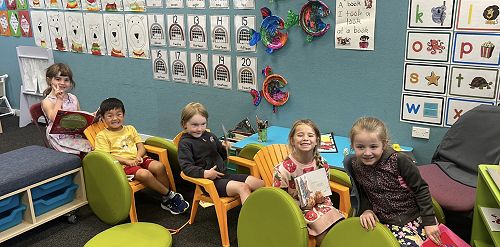 All aboard the book bus in Rūma Rima! 