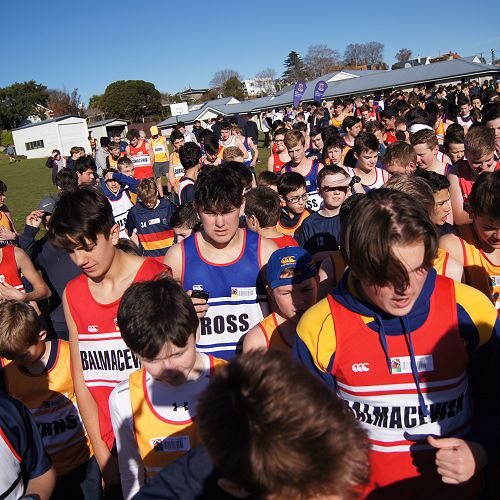 Y9&10 students are marshalled to the start line
