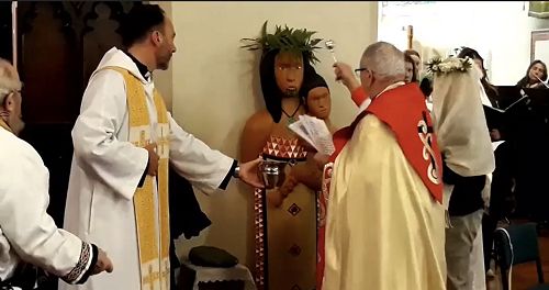Pihopa Richard sprinkles holy water on Hākui Meri Tapu o Ōwheo