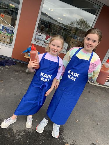 Great helpers at the lunchtime bbq